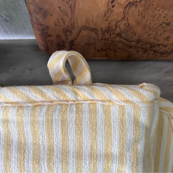 🌴Threshold White and Yellow Striped Oven Mitt & Pot Holder Duo - Cotton (NWOT) - Picture 4 of 7